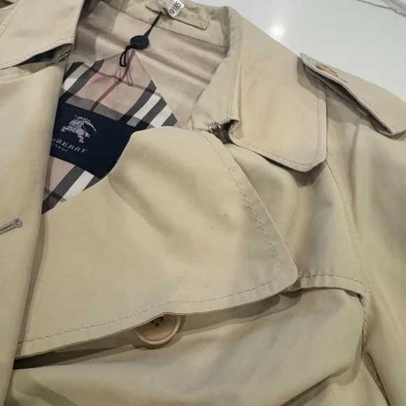 Authentic Burberry Beige Classic Trench Coat - Picture 7 of 15